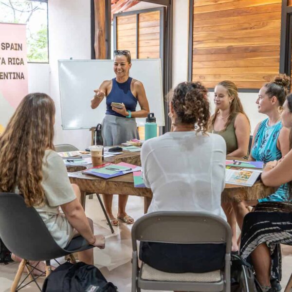 Inmersion linguistique d'espagnol au Costa Rica : optimisez vos compétences avec les cours de notre centre partenaire Expanish et Sherwood School.