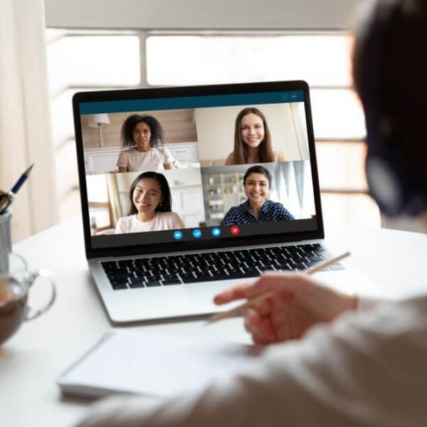 Cours d'espagnol en ligne avec Sherwood School : apprenez à votre rythme grâce à nos formations certifiantes éligibles au CPF.