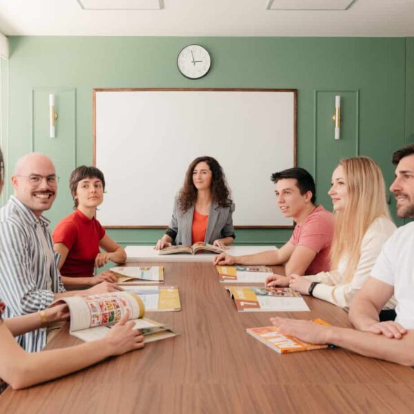 Combiner l'apprentissage intensif et la découverte de la capitale : votre prochain séjour en Espagne avec les cours pour adultes d'Expanish Madrid y Sherwood School (éligible au CPF).