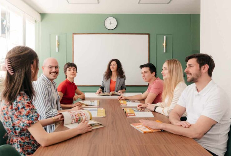 Combiner l'apprentissage intensif et la découverte de la capitale : votre prochain séjour en Espagne avec les cours pour adultes d'Expanish Madrid y Sherwood School (éligible au CPF).