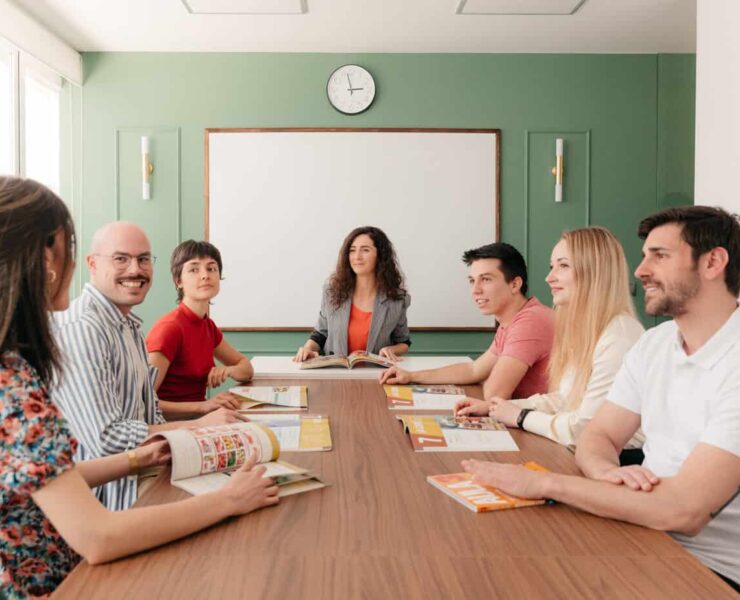 Combiner l'apprentissage intensif et la découverte de la capitale : votre prochain séjour en Espagne avec les cours pour adultes d'Expanish Madrid y Sherwood School (éligible au CPF).