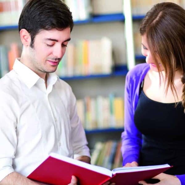 Cours particuliers d'espagnol à Nantes et La Baule avec Sherwood School : progressez rapidement grâce à nos formations sur mesure éligibles au CPF.