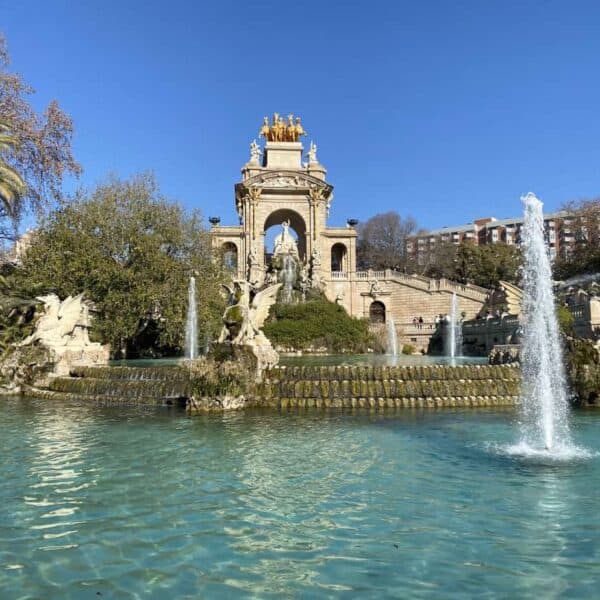 Apprenez l'espagnol en immersion à Barcelone et détendez-vous au Parc de la Ciutadella lors de votre séjour linguistique avec Sherwood School (CPF).