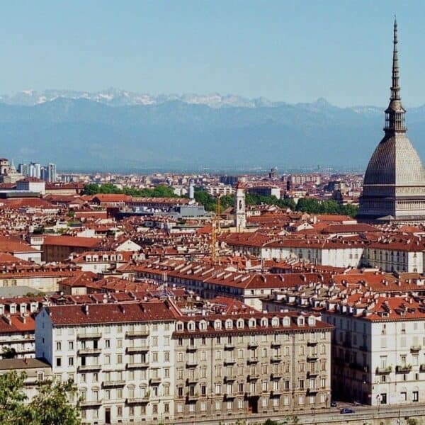 Apprenez l'italien en immersion à Turin lors d'un séjour linguistique unique avec Sherwood School, la formule idéale pour progresser au cœur du Piémont (CPF).