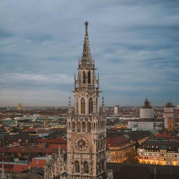 Apprenez l'allemand en immersion à Munich lors d'un séjour linguistique d'exception avec Sherwood School, la formule idéale pour progresser en Bavière (CPF).