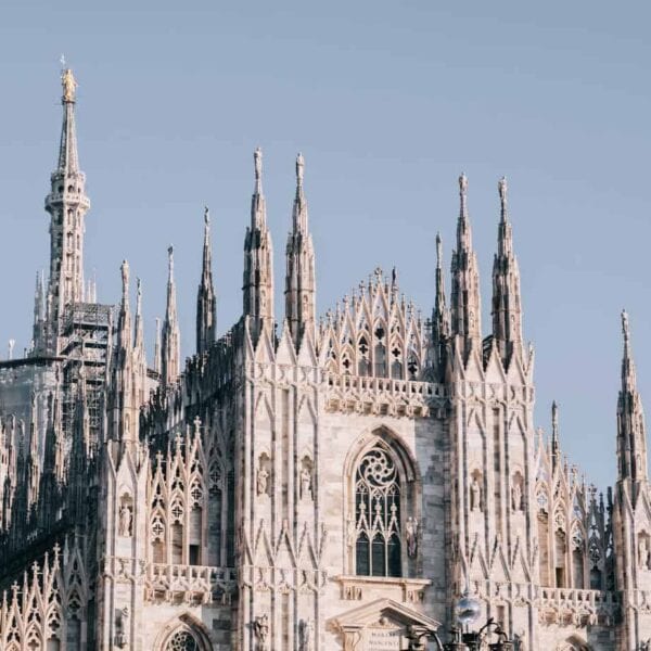 Découvrez le Duomo de Milan lors de votre séjour linguistique d'italien avec Sherwood School, pour allier culture, mode et formation CPF.