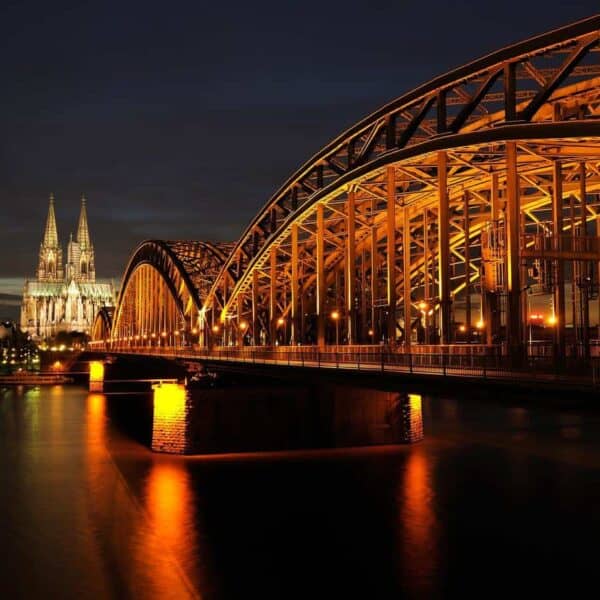 Apprenez l'allemand en immersion à Cologne lors d'un séjour linguistique unique avec Sherwood School, la formule idéale pour progresser en Allemagne (CPF).