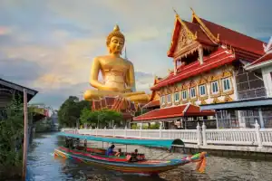 Séjour linguistique et immersion culturelle en Thaïlande : découverte des temples de Bangkok avec Sherwood School.