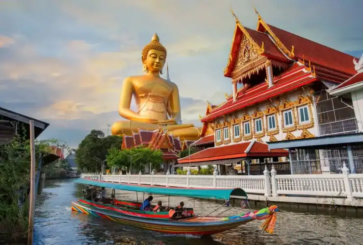 Séjour linguistique et immersion culturelle en Thaïlande : découverte des temples de Bangkok avec Sherwood School.