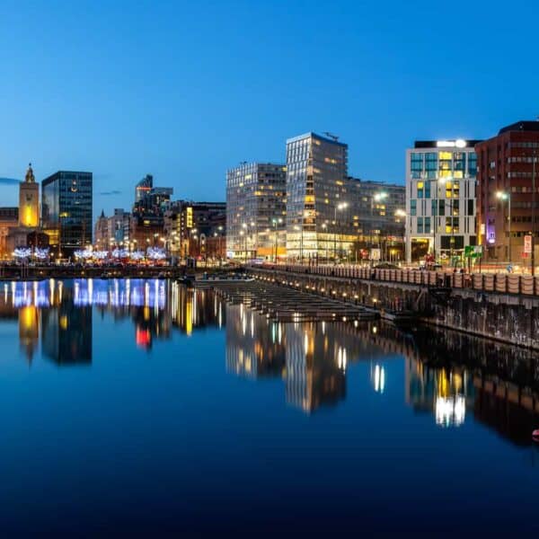 Apprenez l'anglais en immersion à Liverpool lors d'un séjour linguistique unique avec Sherwood School, la formule idéale pour progresser au Royaume-Uni (CPF).